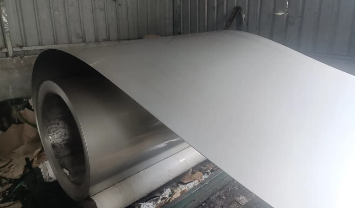 Tấm Inox 430 Phủ PVC Bảo Vệ Bề Mặt – Giải Pháp Chống Trầy Xước, Tăng Cường Độ Bền Cho Công Trình