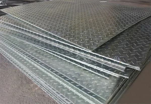 Tấm Nhôm Gân 5052 – Bản Giao Hưởng Của Sức Mạnh, Thẩm Mỹ Và Độ Bền Trong Ngành Công Nghiệp Hiện Đại 2025