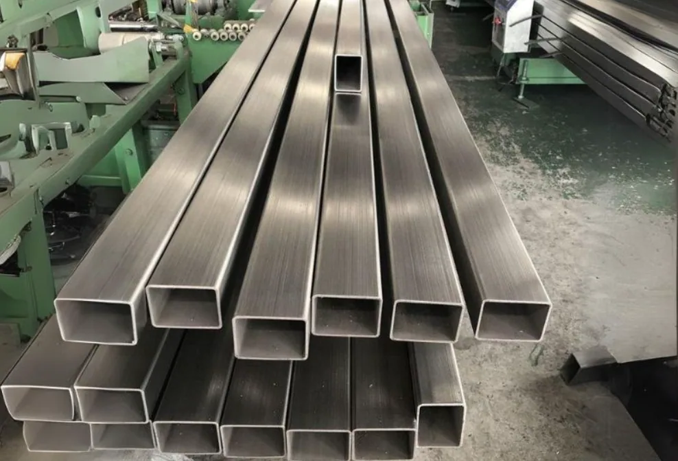 Ống Hộp Inox 304 – Vật Liệu Tối Ưu Cho Công Trình Xây Dựng Hiện Đại – hình 2