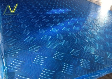 So Sánh Inox Gân & Nhôm Gân – Khác Biệt & Thời Điểm Nên Dùng (2025)