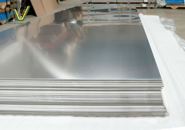 Inox 304 vs Nhôm 5052 – Cuộc đối đầu của hai “ngôi sao” trong ngành kim loại công nghiệp Việt Nam 2025