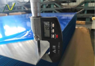 Giá nhôm tấm 1050 hôm nay – Vì sao đang "nóng" trở lại trong ngành điện công nghiệp?