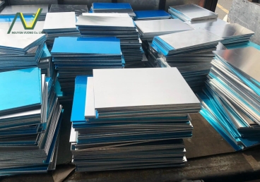 Inox 304 – Vật Liệu Chiến Lược Trong Quảng Cáo & Cơ Khí Chính Xác Cuối Năm 2025