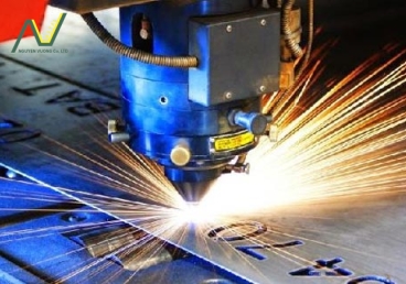 So sánh toàn diện: Inox 304 vs Nhôm 5052 vs Thép Mạ Kẽm — Loại vật liệu nào phù hợp cho nhà xưởng & kết cấu 2025–2026