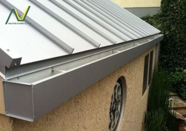 Cách lựa chọn độ dày máng xối inox phù hợp – Dùng 0.5mm, 0.7mm hay 1.0mm cho công trình nào?