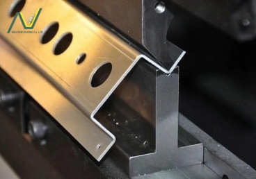 Gia Công Inox Theo Yêu Cầu: Quy Trình Chuẩn, Sai Số, Thiết Bị 2025