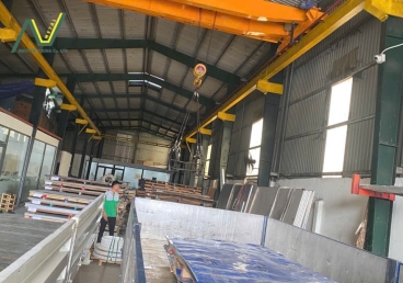 TẠI SAO INOX BEAD BLAST ĐANG XUẤT HIỆN NHIỀU TRONG SHOWROOM CAO CẤP 2026?