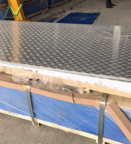 Ứng Dụng Của Nhôm Gân Chống Trượt A1050 Trong Các Ngành Công Nghiệp Hiện Đại